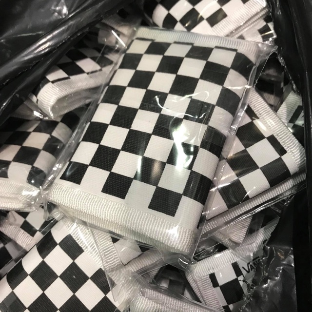 🖤 Ví Vans caro có sẵn🖤 Có vid quay thật - hai màu ( đen trắng và đen xám )