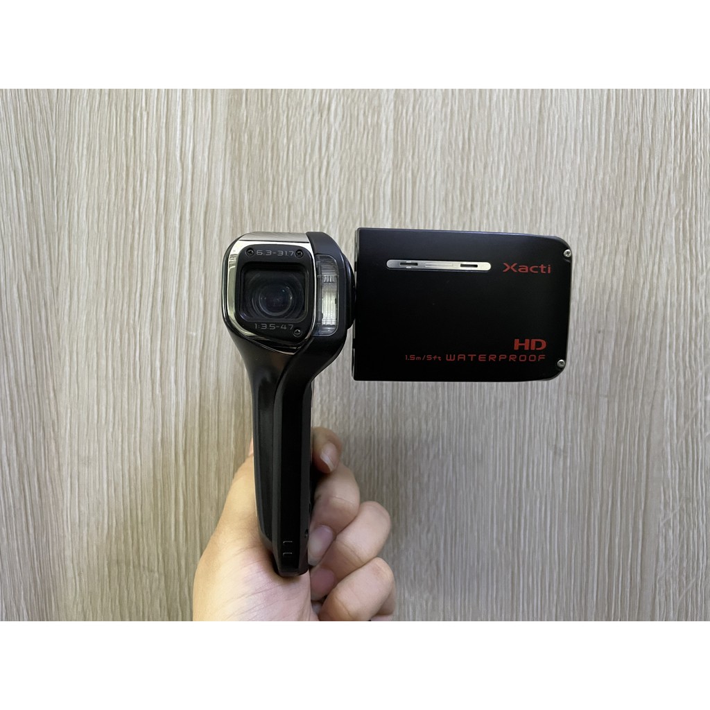 Máy quay biết bơi Sanyo DMX-CA9