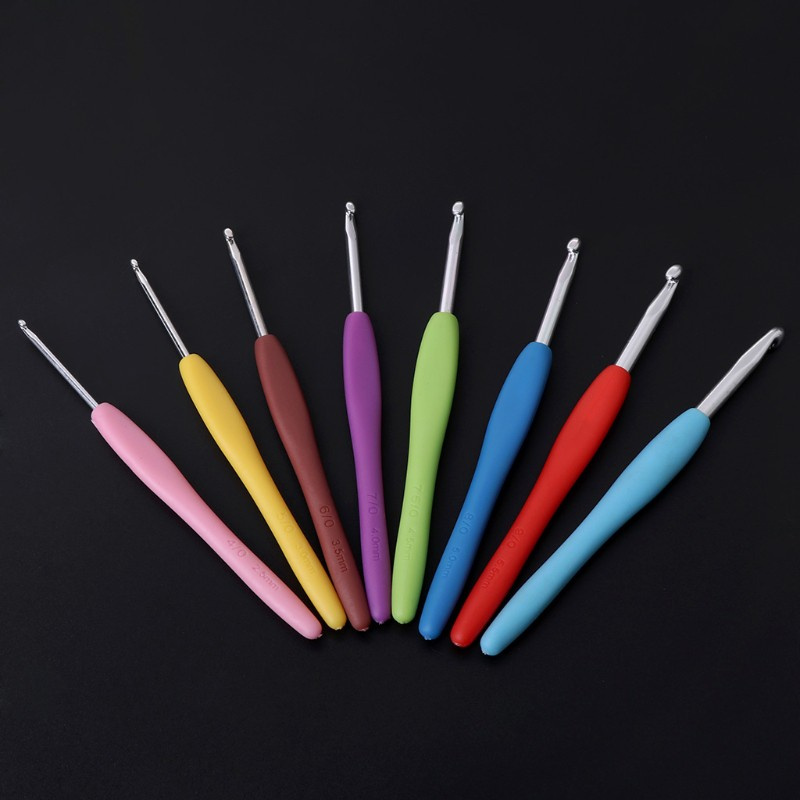 Bộ 8 kim móc len 2.5-6mm với tay cầm bằng cao su chất lượng cao tiện lợi