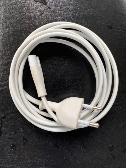 Dây nguồn Apple số 8 (1.8 mét) - Đen / Trắng | BigBuy360 - bigbuy360.vn