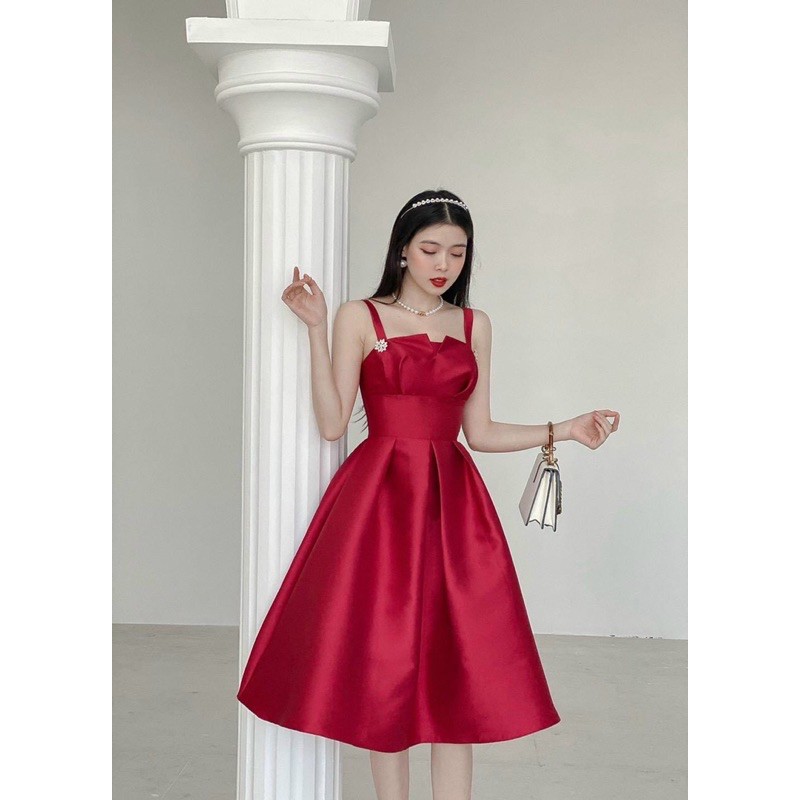 ĐẦM XOÈ XẾP LY CỔ VUÔNG