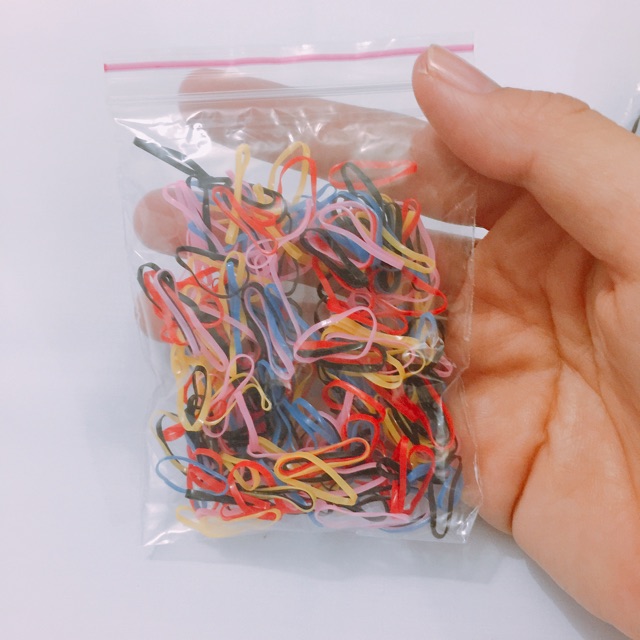 Thun cột tóc cho bé