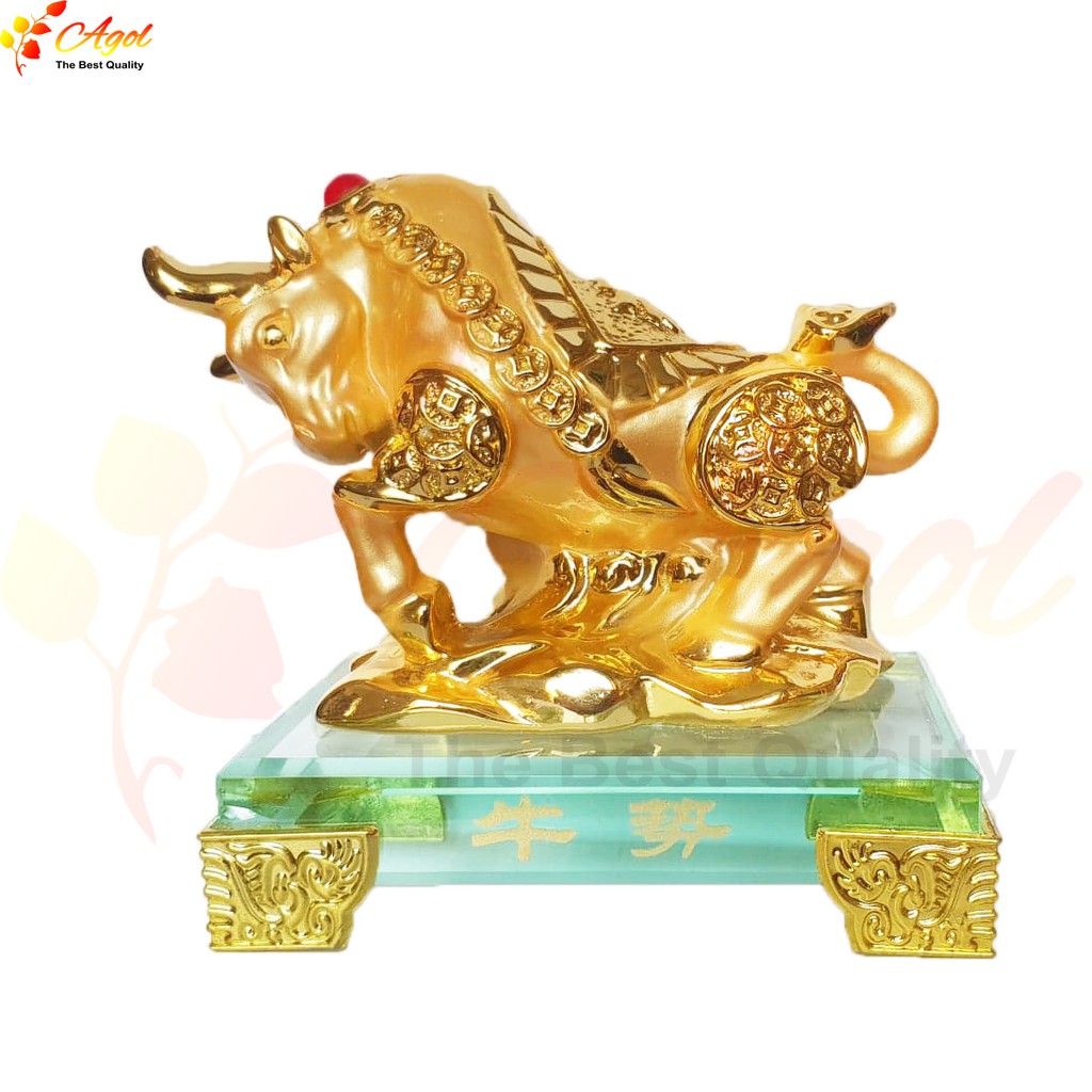 Tượng trâu vàng đế thủy tinh