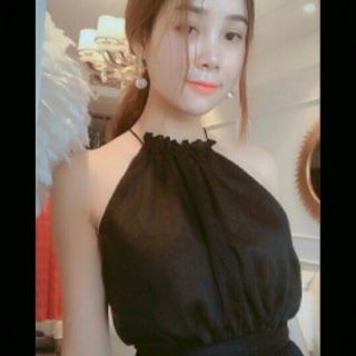 ĐẦM XÒE ĐEN CỔ YẾM