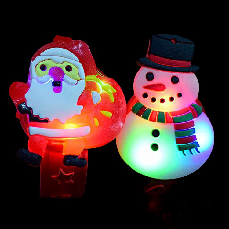 Đồng hồ nhựa phát sáng Noel làm quà tặng học sinh đã kiểm tra từng cái