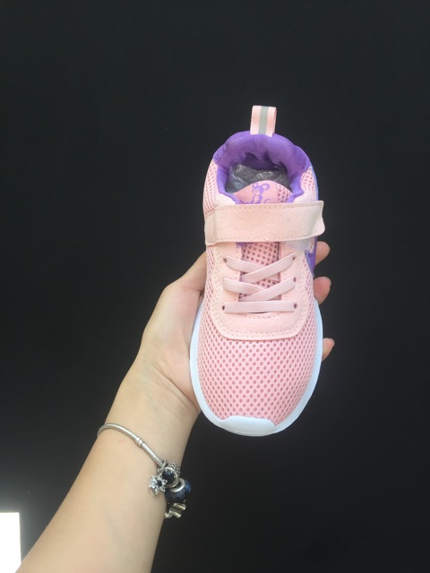 Giầy thể thao bé gái