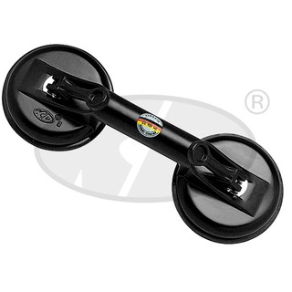 Nhấc nắp bể, hít kính 2 chân