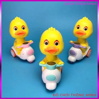 Đồ chơi vịt con chạy xe máy cao cấp thú vị