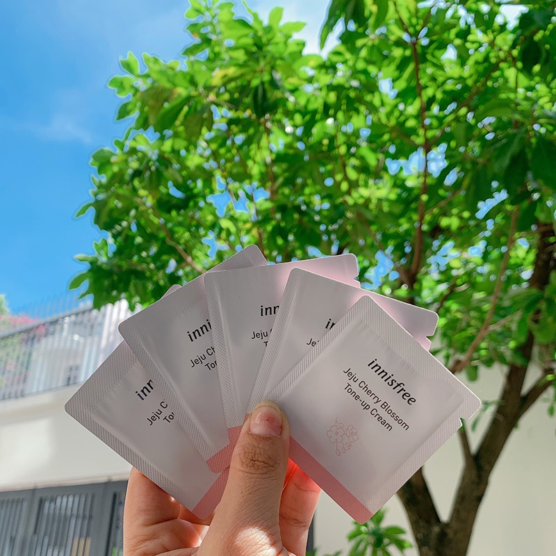 Sample Kem Dưỡng Nâng Tone Innisfree Jeju Cherry Blossom Tone-Up Cream 1ml | BigBuy360 - bigbuy360.vn