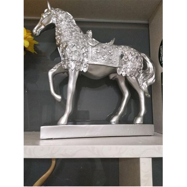 Tượng ngựa decr trang trí kệ tủ tivi trong nhà phong cách Bắc Âu