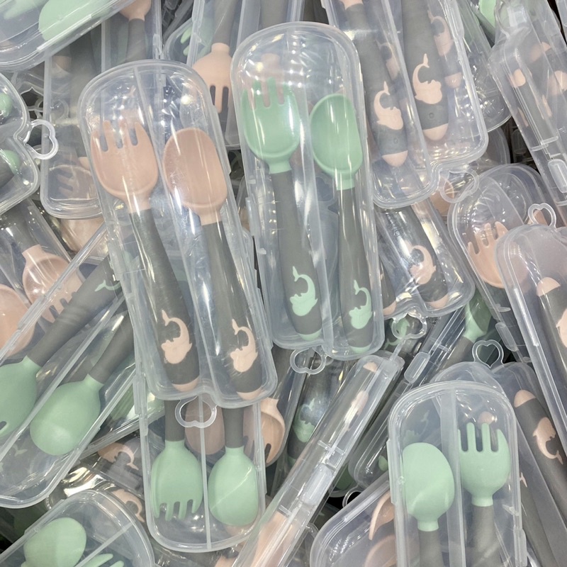 Thìa dĩa uốn cong cho bé tập xúc hình cá heo xinh xắn