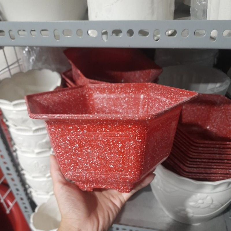 Chậu nhựa lục giác đá Đen - Đỏ kích thước 22x12cm