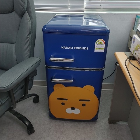 Tủ lạnh mini Kakao Friend 80lít Apeach và Ryan
