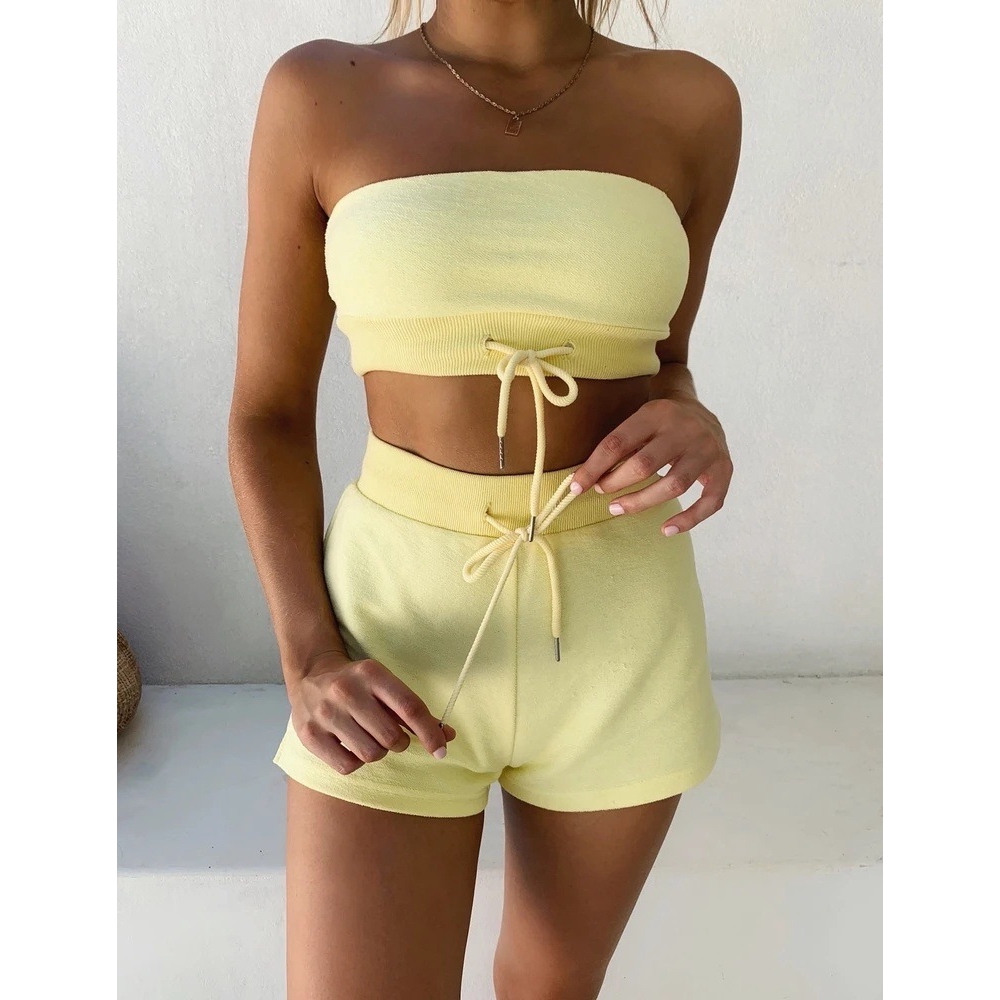 Set Áo Lửng Hai Dây Và Quần Short Lưng Cao Quyến Rũ Dành Cho Nữ