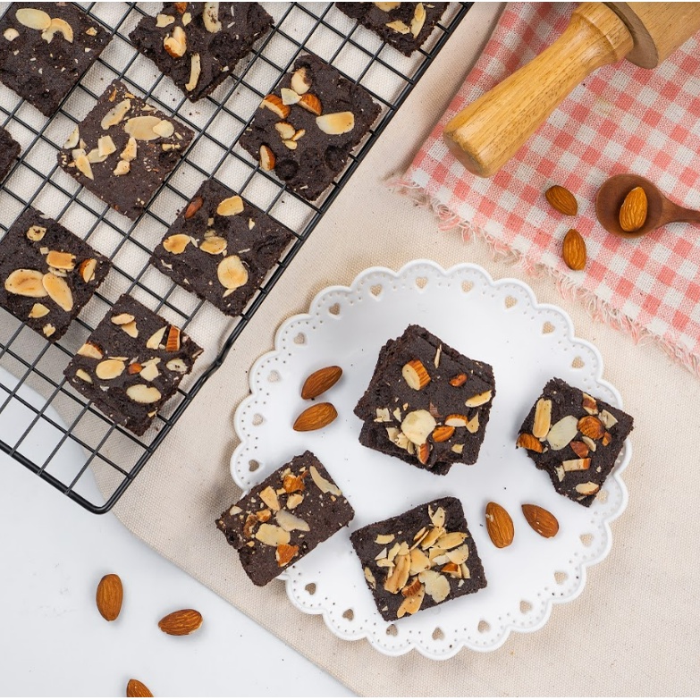 Bánh Brownie Crackers Hạnh Nhân Thương Hiệu Gạch Đỏ 250GR Chuẩn Healthy Dành Cho Ăn Kiêng