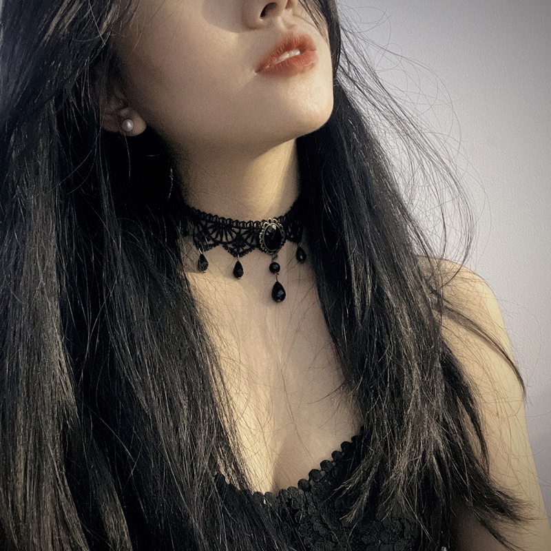 Vòng cổ ren đen cổ điển đính hạt