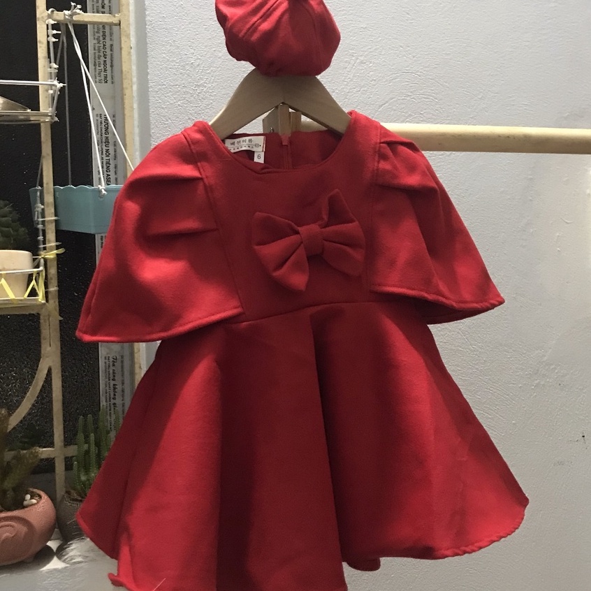 Váy nhung cánh tiên màu đỏ xinh xắn cho bé gái từ 6 tháng đến 5 tuổi. Váy xinh cho bé tặng kèm mũ