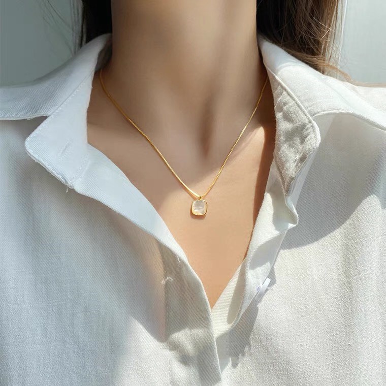 Dây chuyền mặt hình vuông Mua Tất (muatatshop)