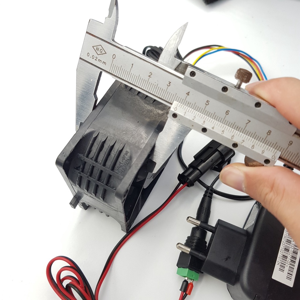 Quạt chống nước 12V 8x8CM NIDEC V80E14MS2A3-57A611 sử dụng làm máy phun sương