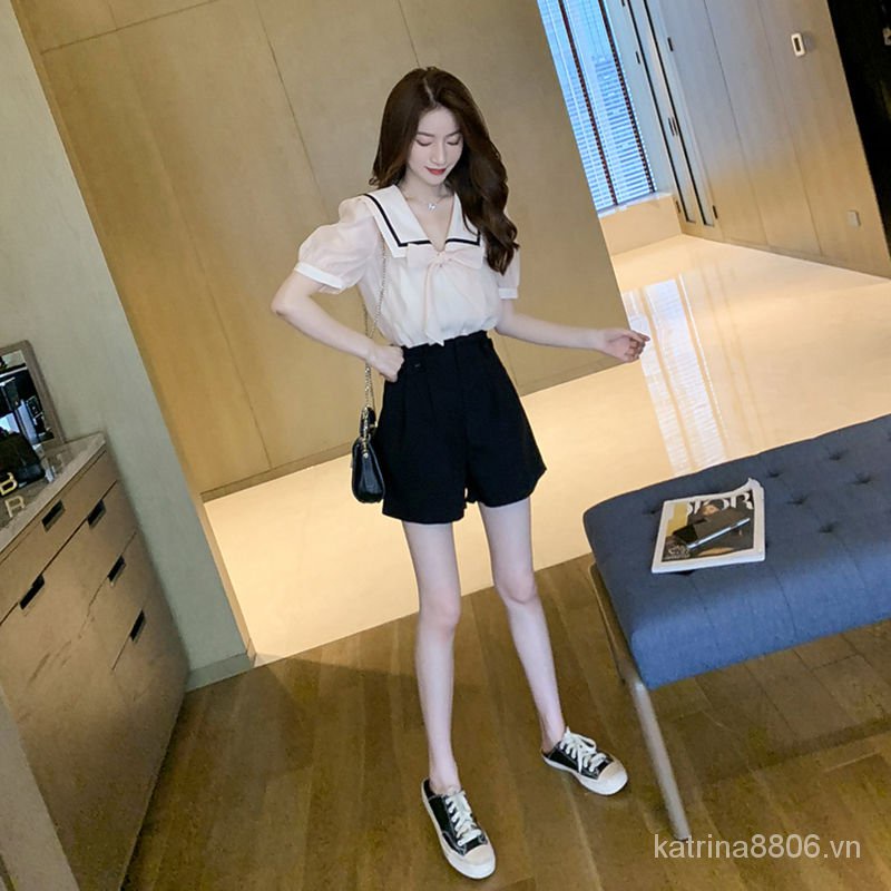 Bộ áo tay phồng cổ thủy thủ và quần short thời trang mùa hè mới lạ cho nữ