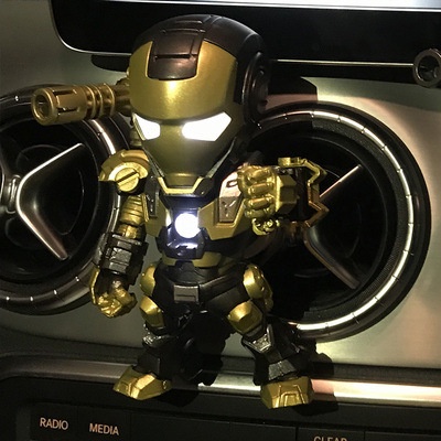 Kẹp Khuếch Tán Nước Hoa Gắn Điều Hòa Xe Hơi Hình Iron Man Độc Đáo