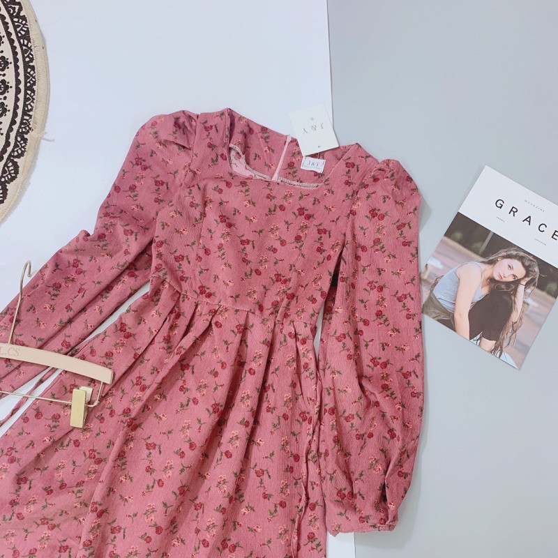 Váy hoa nhí hồng cổ vuông | BigBuy360 - bigbuy360.vn