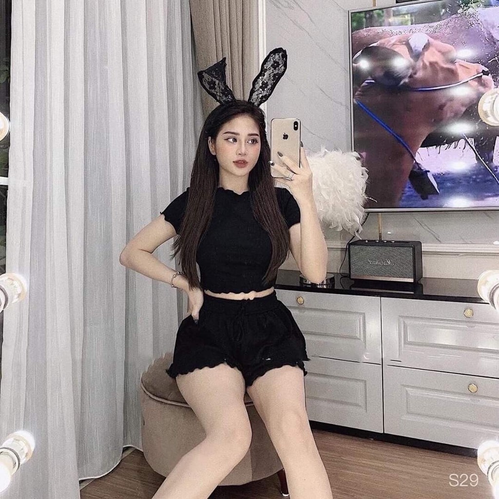 Sét bộ áo croptop và quần short siêu xinh