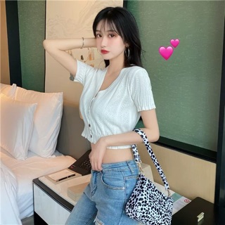 Áo croptop body Jennie