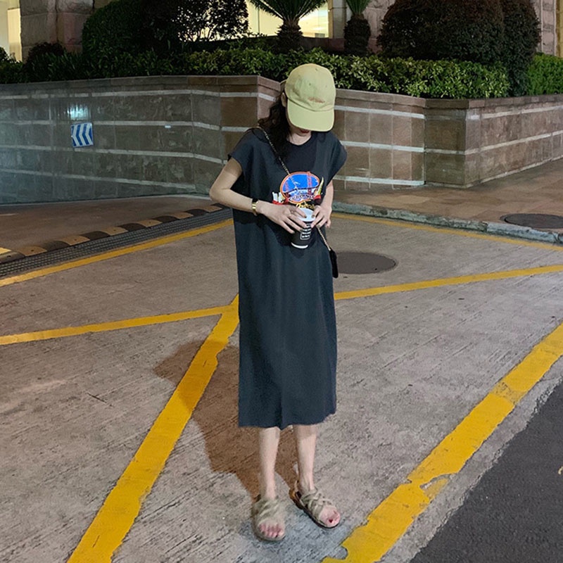 Đầm IELGY không tay dễ phối đồ phong cách thời trang cho nữ