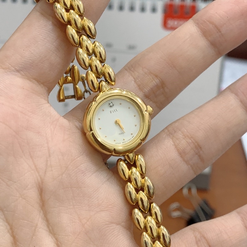 Đồng hồ si hiệu Vega máy Nhật, mặt tròn, dáng lắc vàng