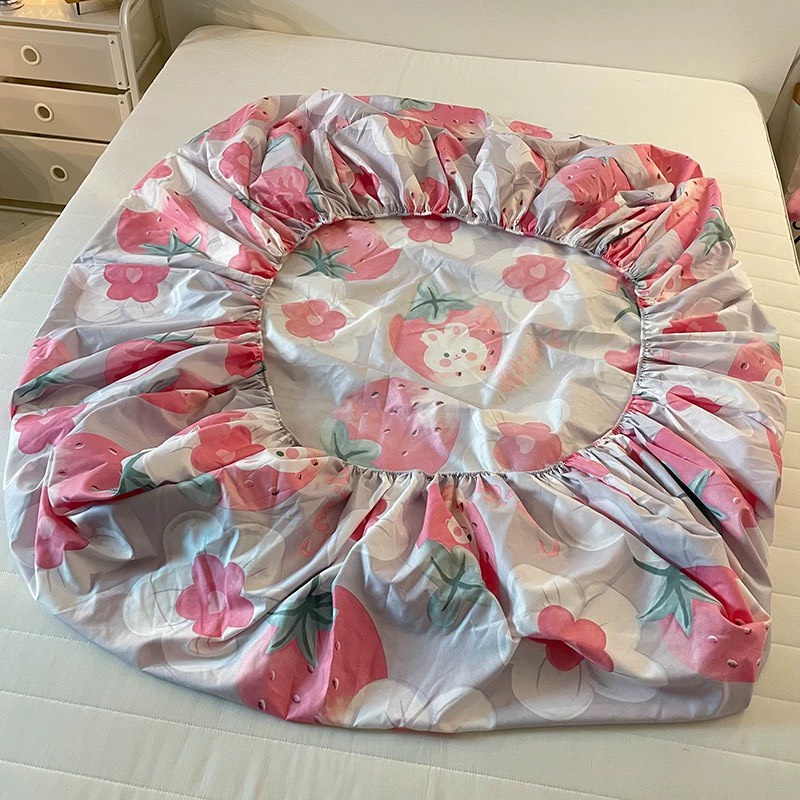 Set ga gối cotton poly nhập khẩu hoa trắng dâu tây mới ,chất đẹp