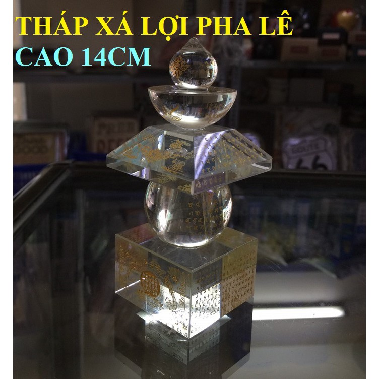 Tháp xá lợi Phật bằng pha lê màu trắng