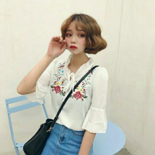 Áo tay loe thêu hoa