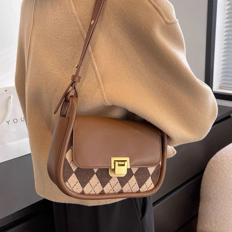 Túi xách đeo chéo nữ giá rẻ đẹp đi chơi phong cách thời trang hàn quốc dễ thương cute DC34