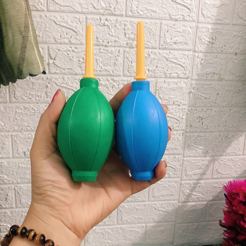 Bóp hơi xịt bụi sen đá