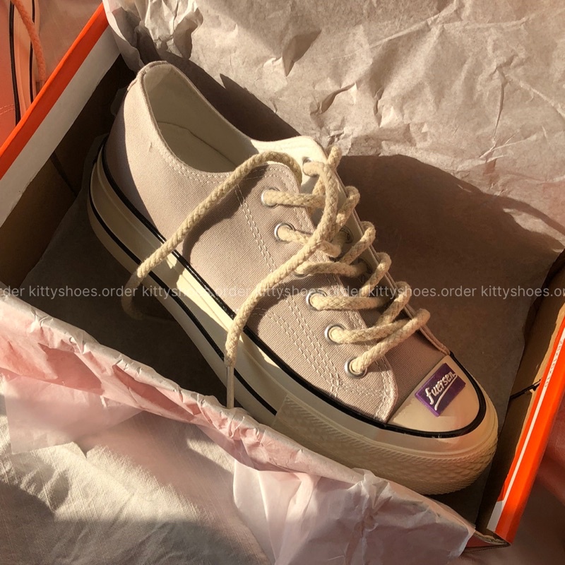 Giày Cổ Thấp Dây Dù Màu Pastel Có Tag Chữ