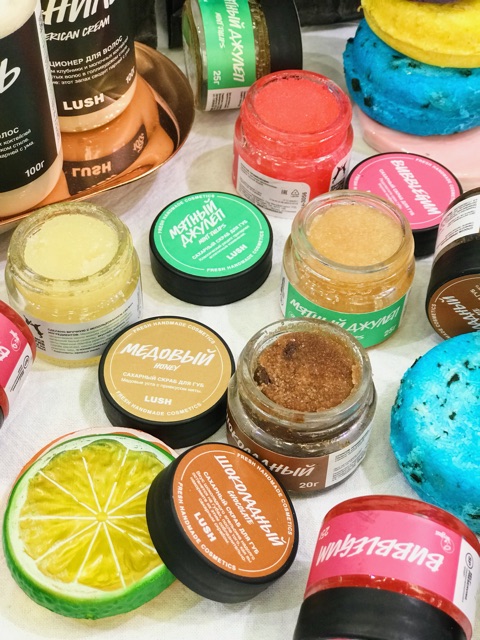 Tẩy tế bào chết môi Lush | BigBuy360 - bigbuy360.vn