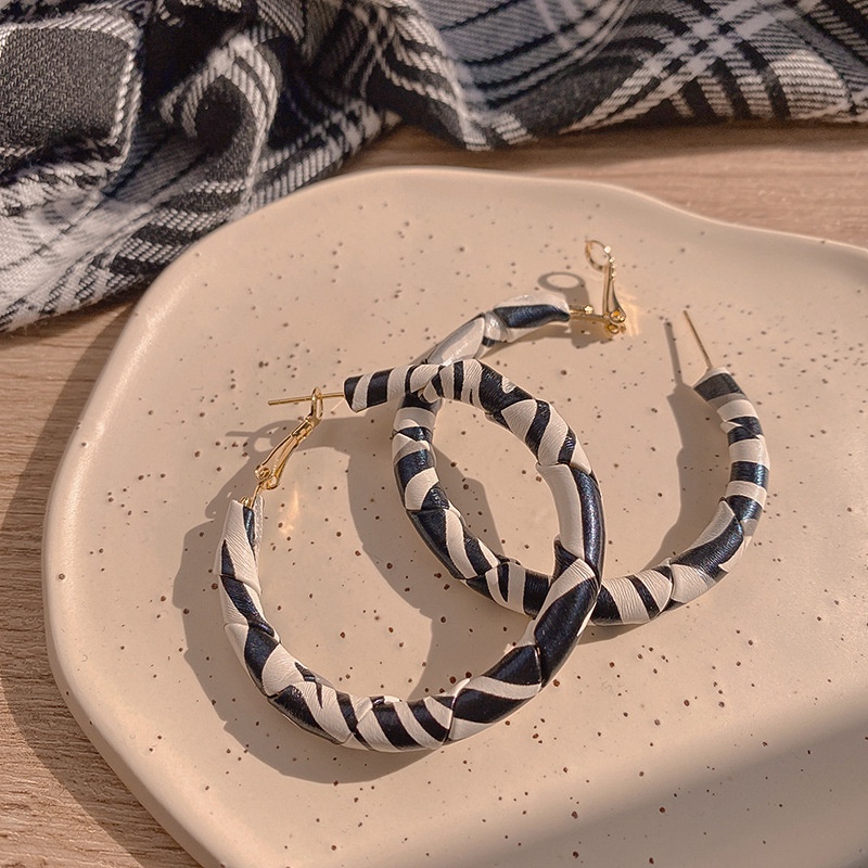 Bông Tai Họa Tiết Da Ngựa Vằn Phong Cách Hong Kong Cổ Điển Thời Trang 2022