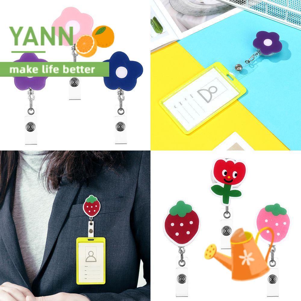 Dây kẹp giữ thẻ ID hình quả dâu / hoa thu gọn được tiện lợi