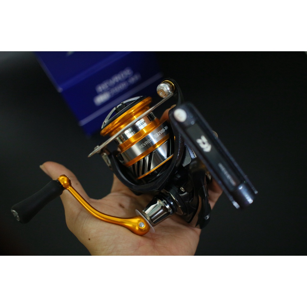 Máy đứng DAIWA REVROS LT