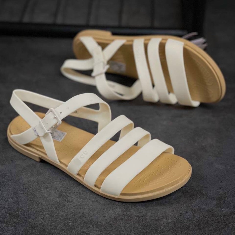 Sandal Cross Tulum có quai cài, lót cao su non mềm êm, chống mùi hôi chân