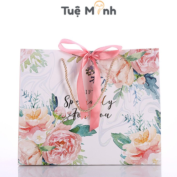 Túi giấy đựng quà mẫu Hoa lá hình chữ nhật nằm kèm ruy băng thắt nơ tặng sinh nhật, kỷ niệm