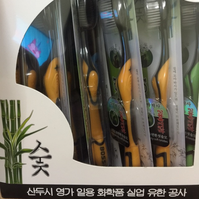 Bàn chải đánh răng than tre hoạt tính của Hàn Quốc