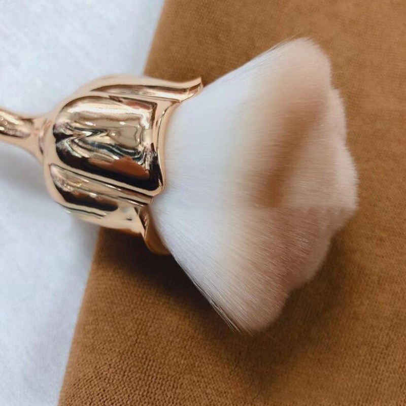 [Hàng mới về] Chổi hình cành hoa hồng dùng để phủi bụi sơn móng tay kích thước 18x6x2cm