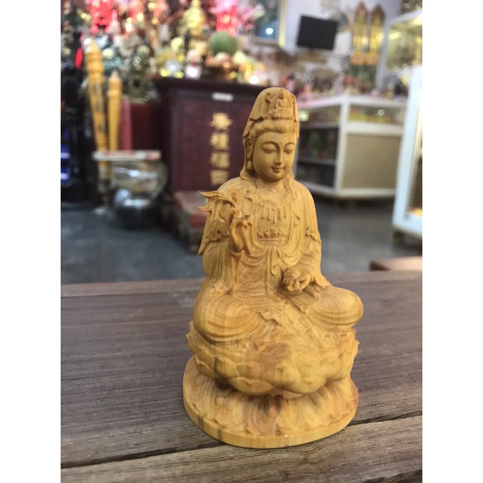 Tượng Quan Âm cầm nhánh liễu, chất liệu gỗ hoàng dương- văn phòng phẩm Nhơn Phát