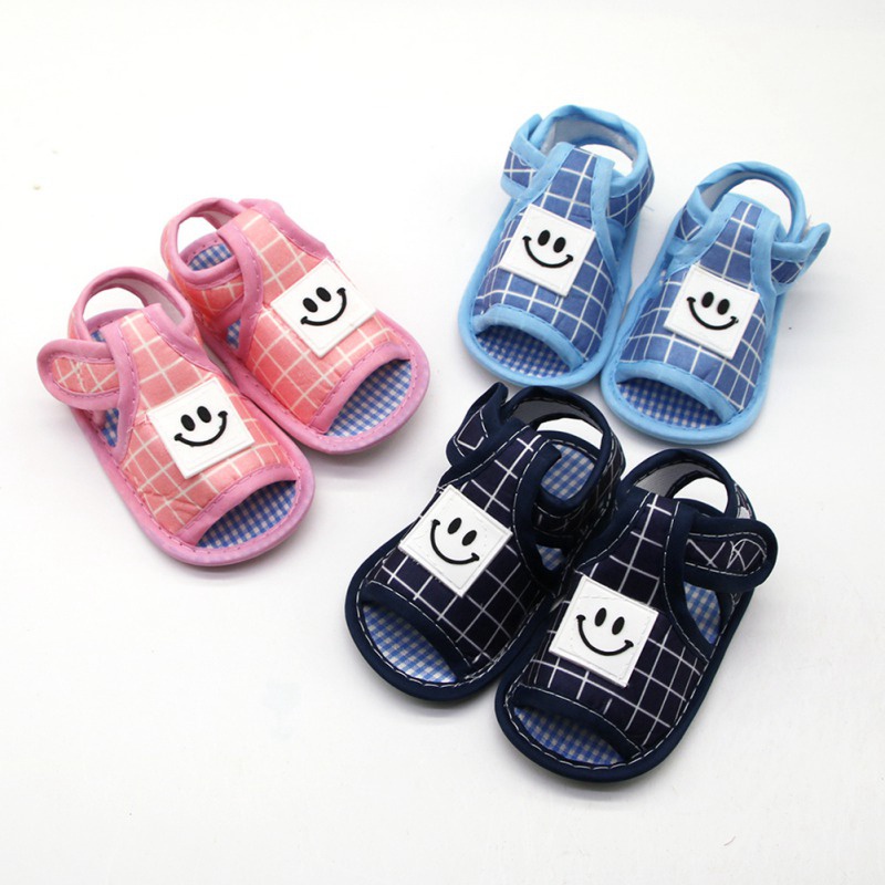 Giày quai hậu đế mềm chống trượt dành cho bé tập đi