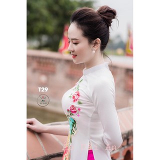 Áo dài màu trắng thêu