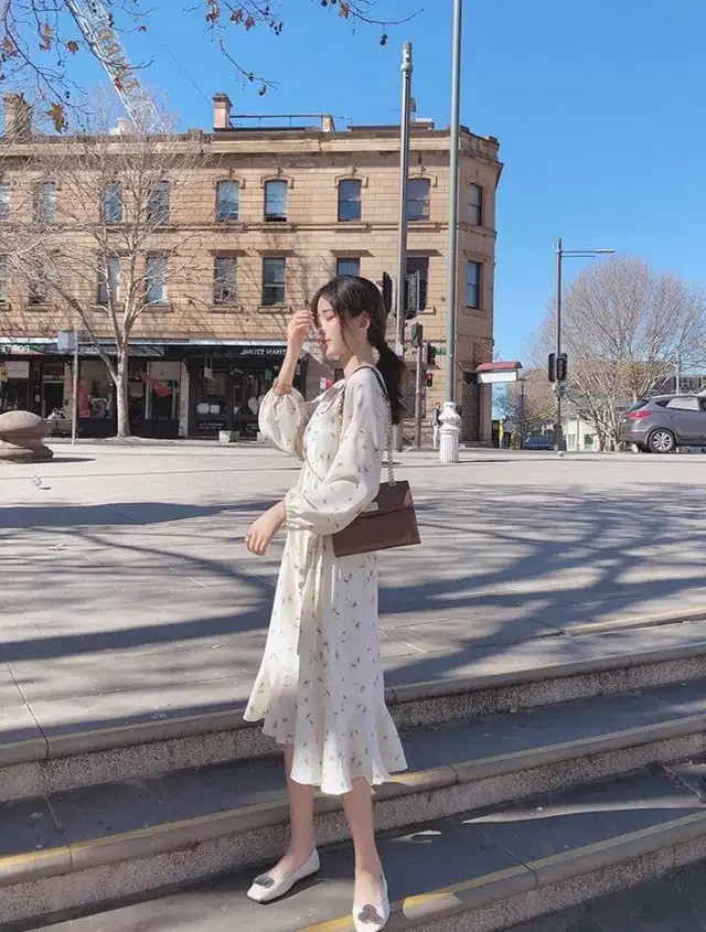 Đầm hoa cổ V tay dài phong cách đường phố Hàn Quốc size M-2XL | BigBuy360 - bigbuy360.vn