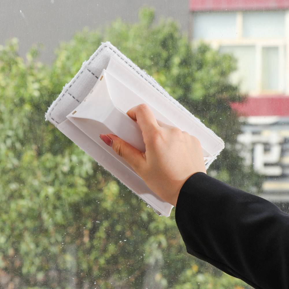 Dụng Cụ Vệ Sinh Các Khe Rãnh Nhỏ Gọn Tiện Lợi