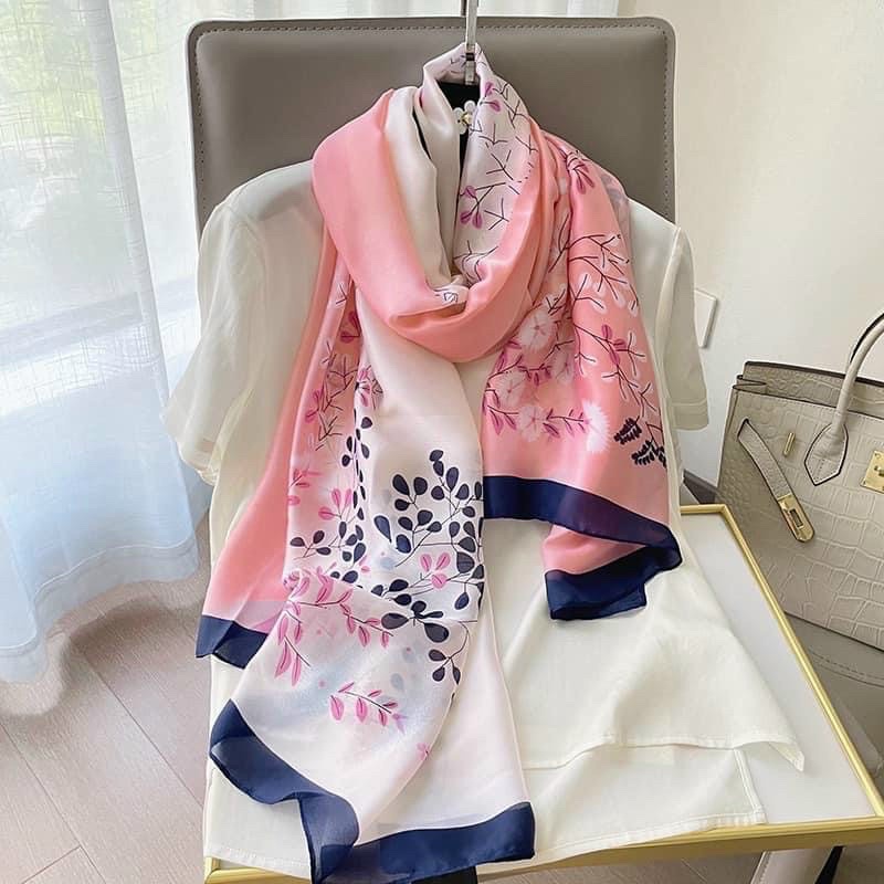 Khăn Lụa Dài Cao Cấp Hoạ Tiết Hồng Phấn Phối Hoa Nhí Nhẹ Nhàng Tinh Tế